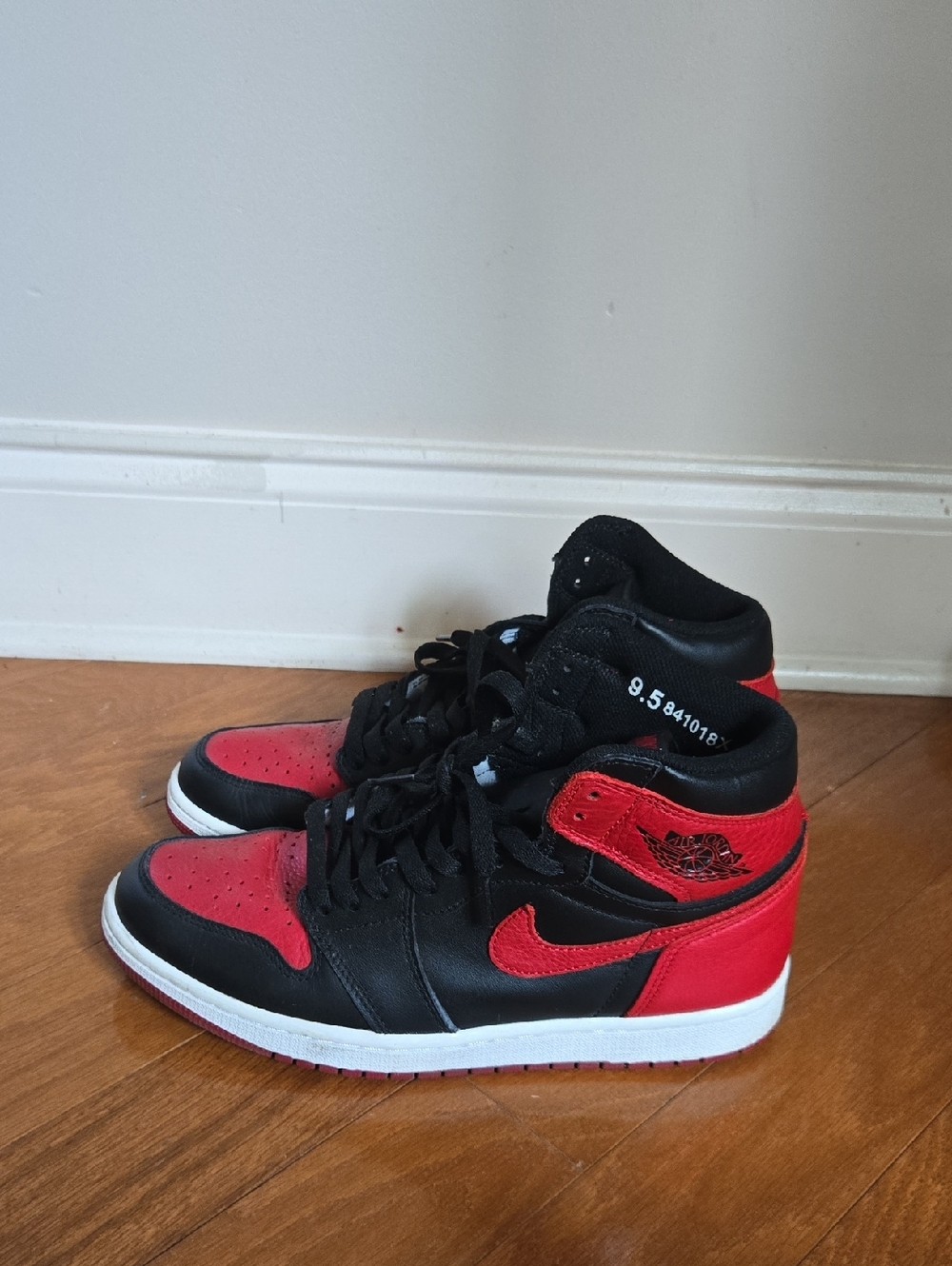 Air Jordan Style High-Top Sneakers in Black and Red